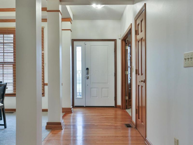 3827 Rockpointe Drive, Columbus, OH 43221 Photo 9