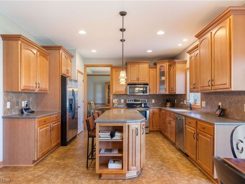 8811 Scotsbury Street NW, Massillon, OH 44646 Photo 9