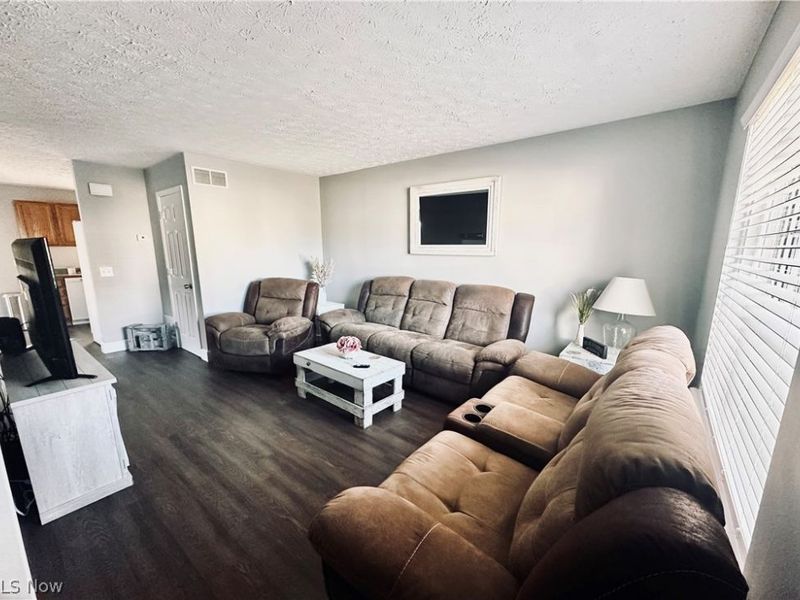 3200 Foxford Court, Lakemore, OH 44312 Photo 2