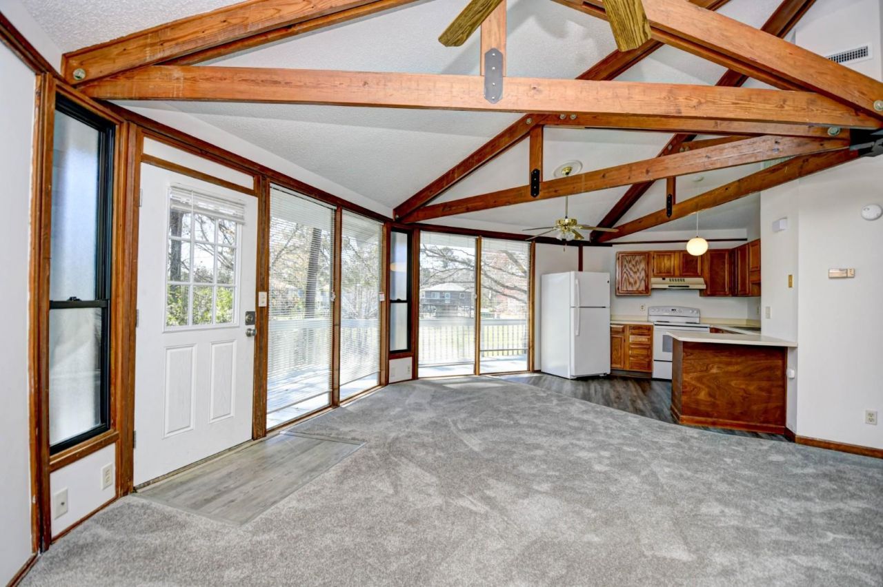 742 Tall Oaks Ct. Photo 6