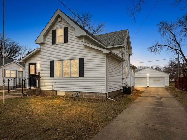 136 Clara Avenue , Manchester, IA 52057