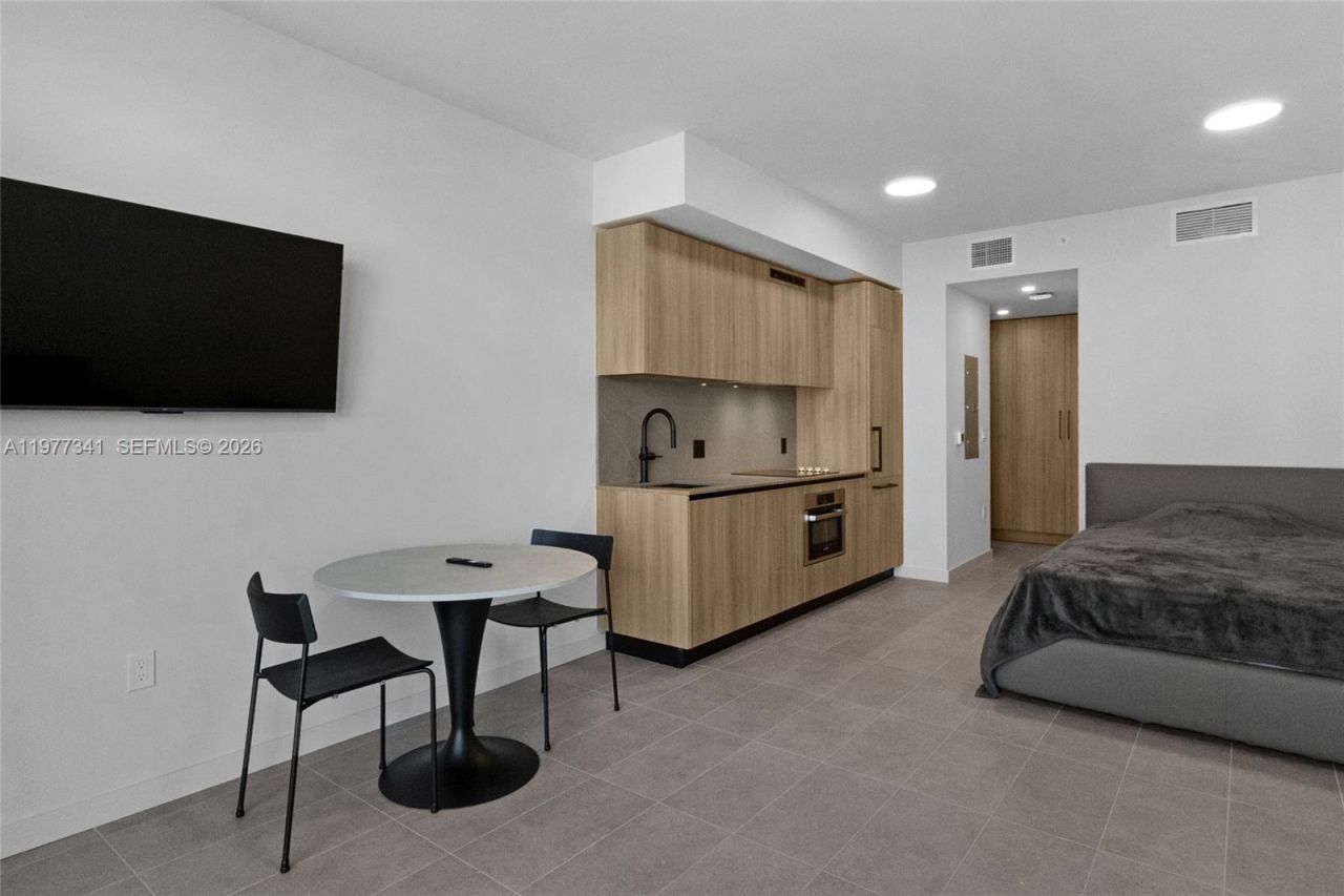 121 NE 5 St , Unit 1500, Miami, FL 33132 Photo