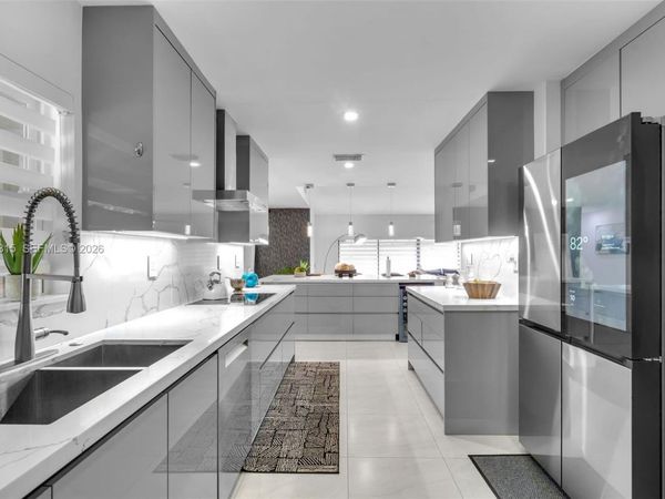 19951 NE 10th Place Way, Miami, FL 33179