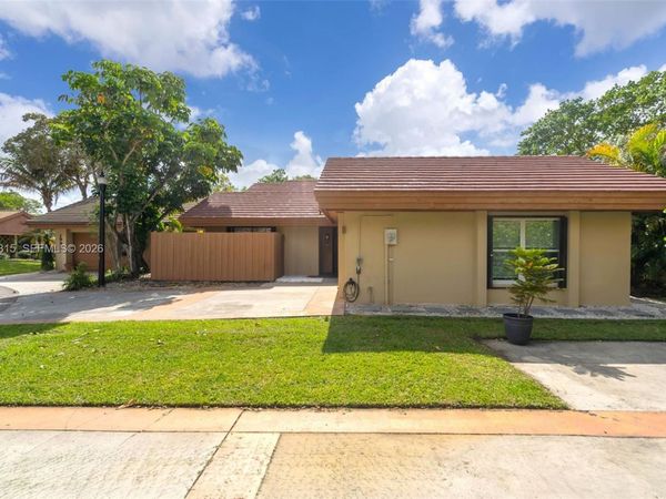 19951 NE 10th Place Way , Miami, FL 33179