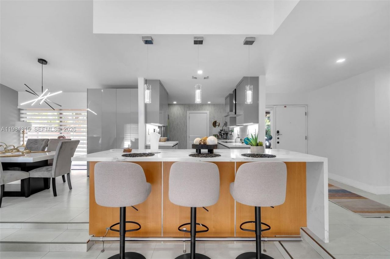 19951 NE 10th Place Way , Miami, FL 33179 Photo