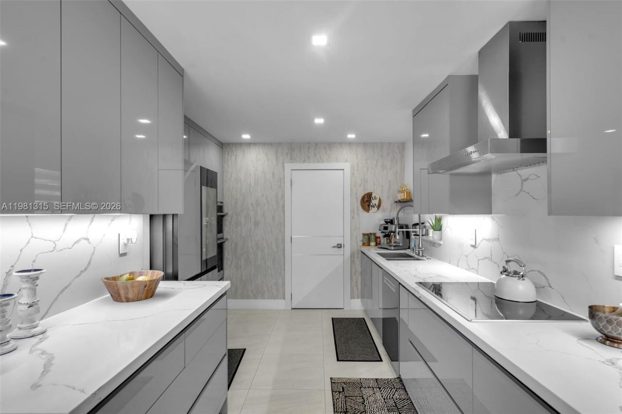 19951 NE 10th Place Way, Miami, FL 33179 Photo