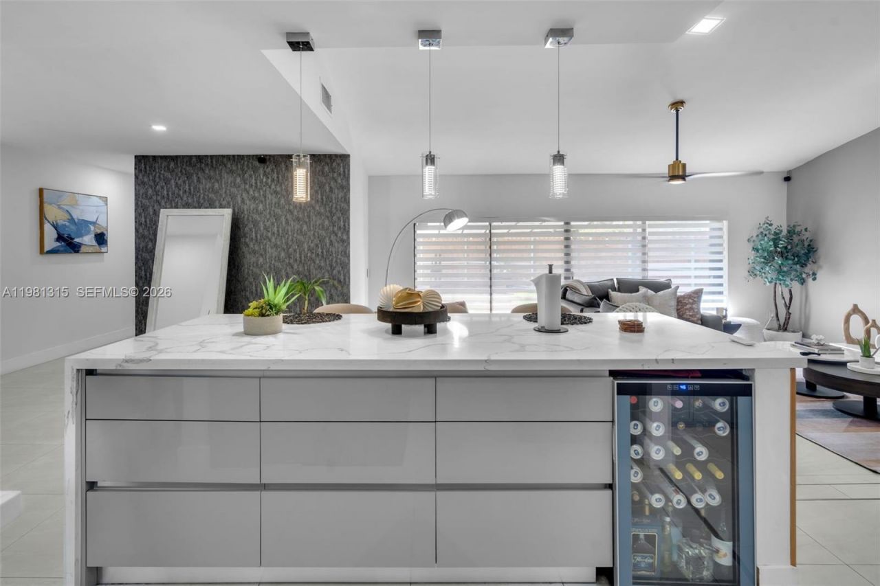 19951 NE 10th Place Way , Miami, FL 33179 Photo