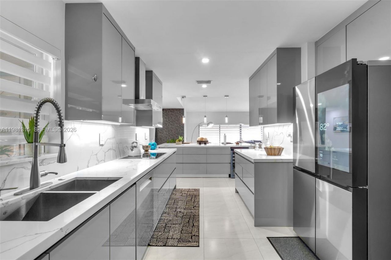 19951 NE 10th Place Way , Miami, FL 33179 Photo