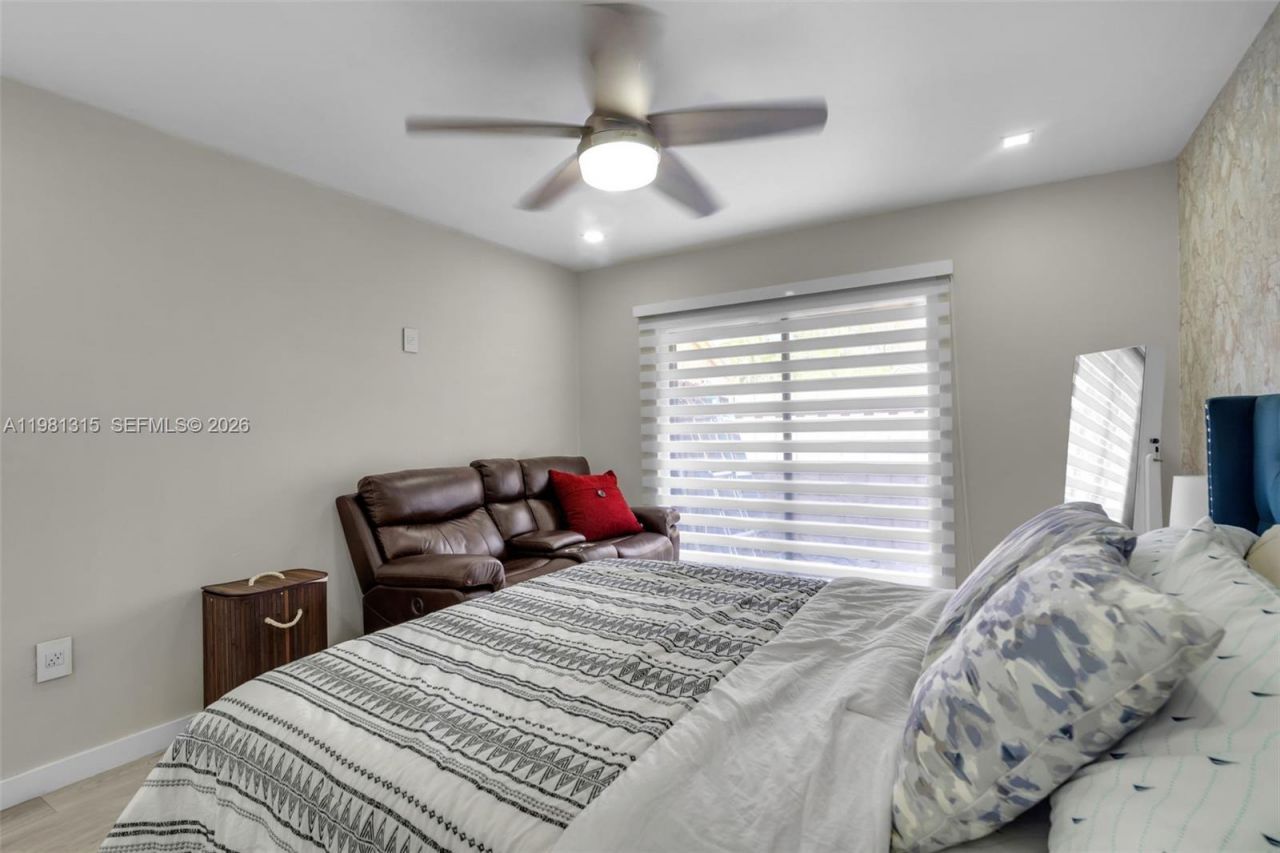 19951 NE 10th Place Way, Miami, FL 33179 Photo