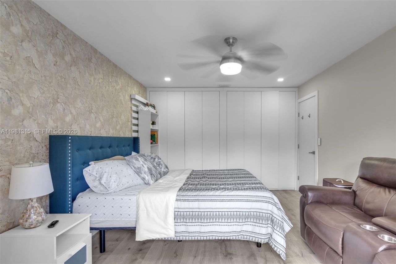 19951 NE 10th Place Way, Miami, FL 33179 Photo