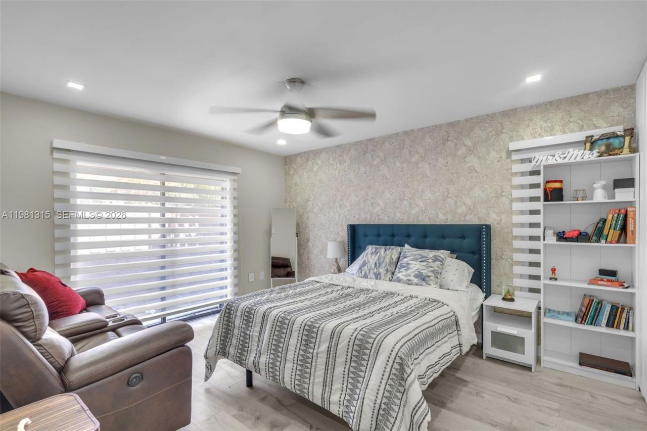 19951 NE 10th Place Way , Miami, FL 33179 Photo