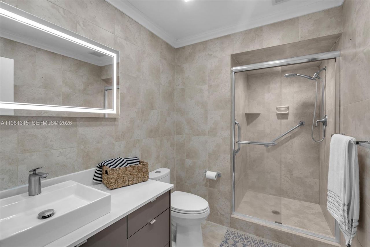 19951 NE 10th Place Way , Miami, FL 33179 Photo