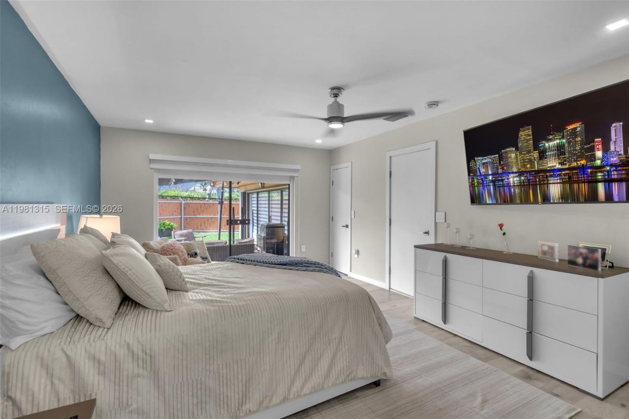 19951 NE 10th Place Way, Miami, FL 33179 Photo