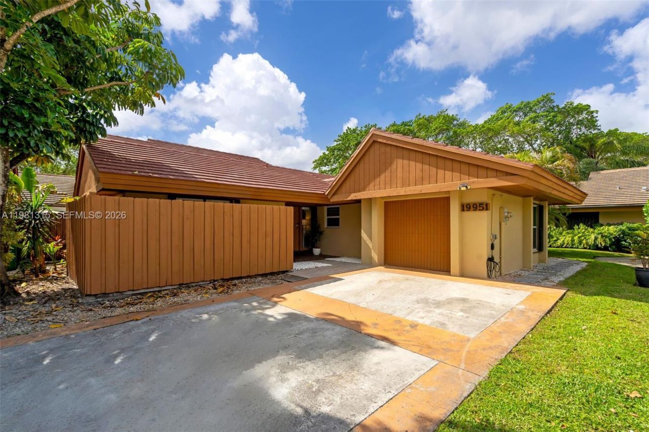 19951 NE 10th Place Way, Miami, FL 33179 Photo