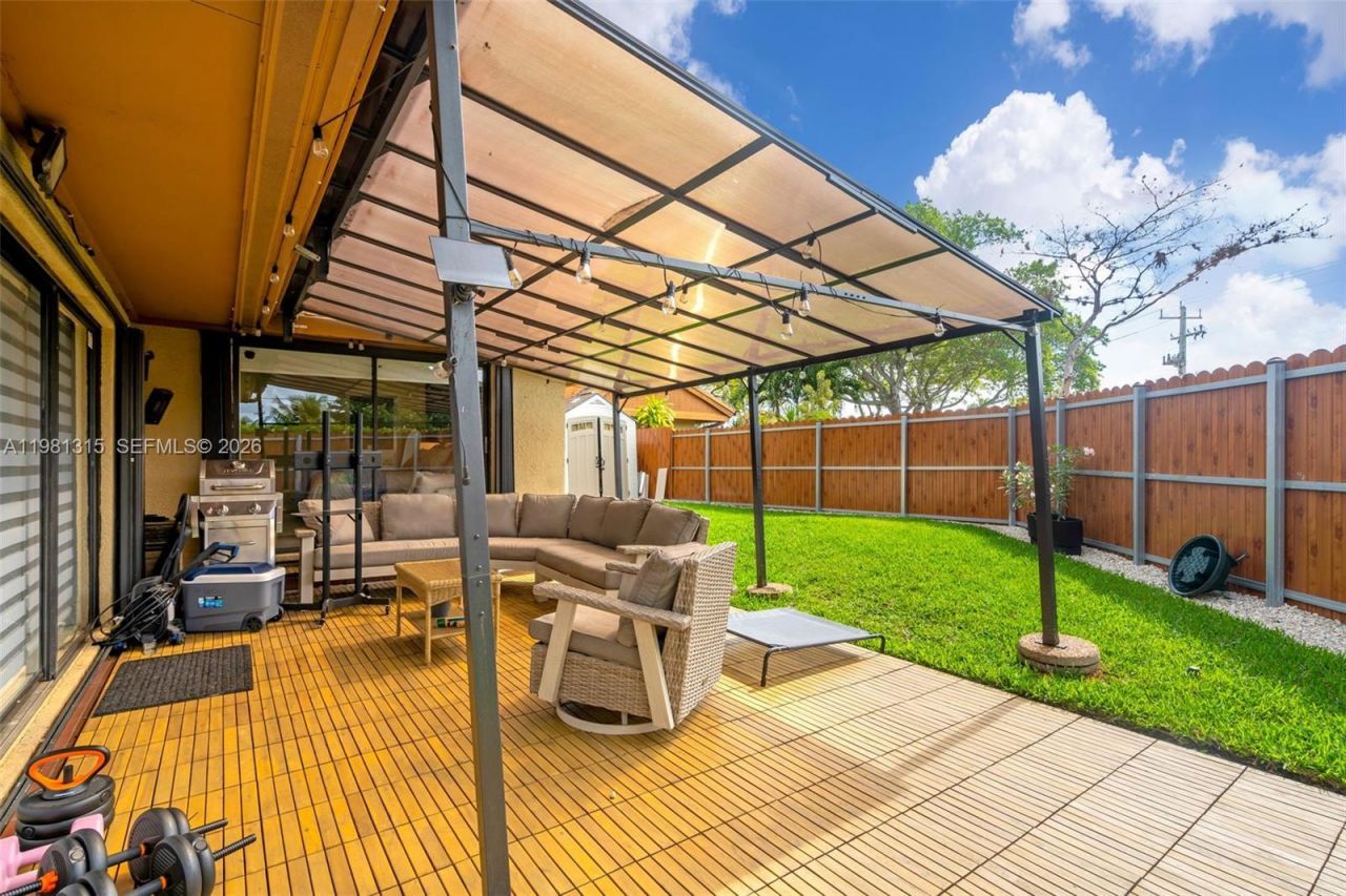 19951 NE 10th Place Way, Miami, FL 33179 Photo