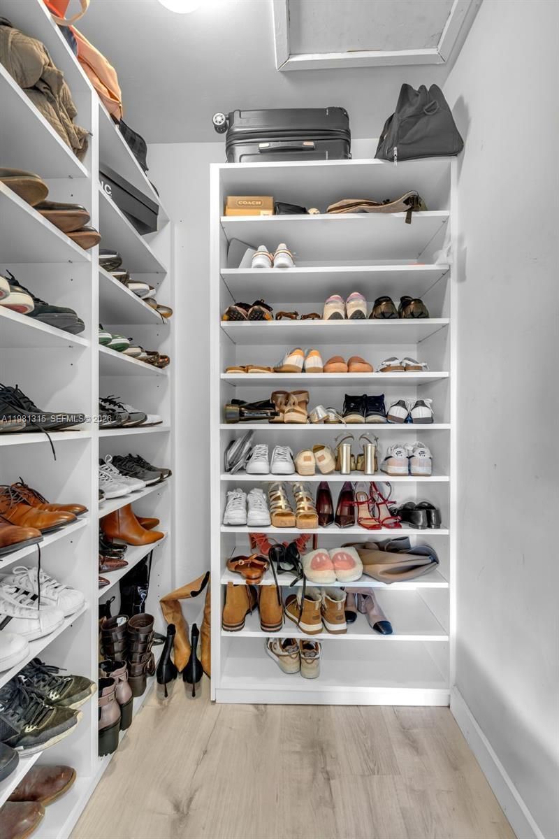 19951 NE 10th Place Way , Miami, FL 33179 Photo