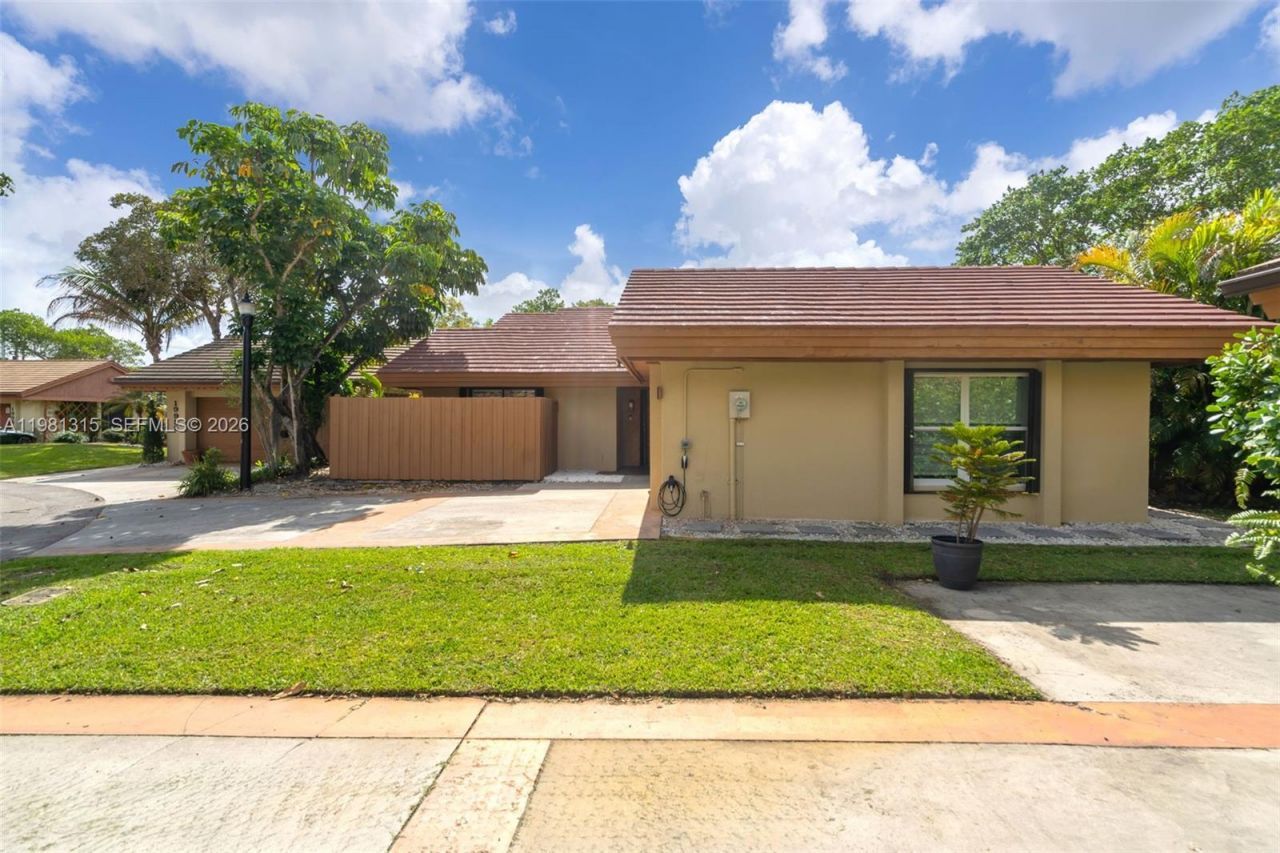 19951 NE 10th Place Way, Miami, FL 33179 Photo