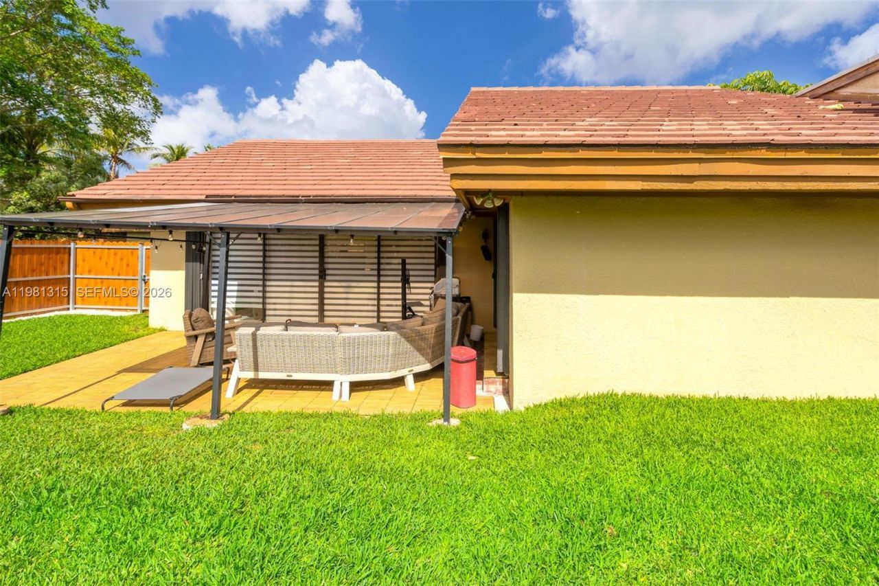 19951 NE 10th Place Way, Miami, FL 33179 Photo