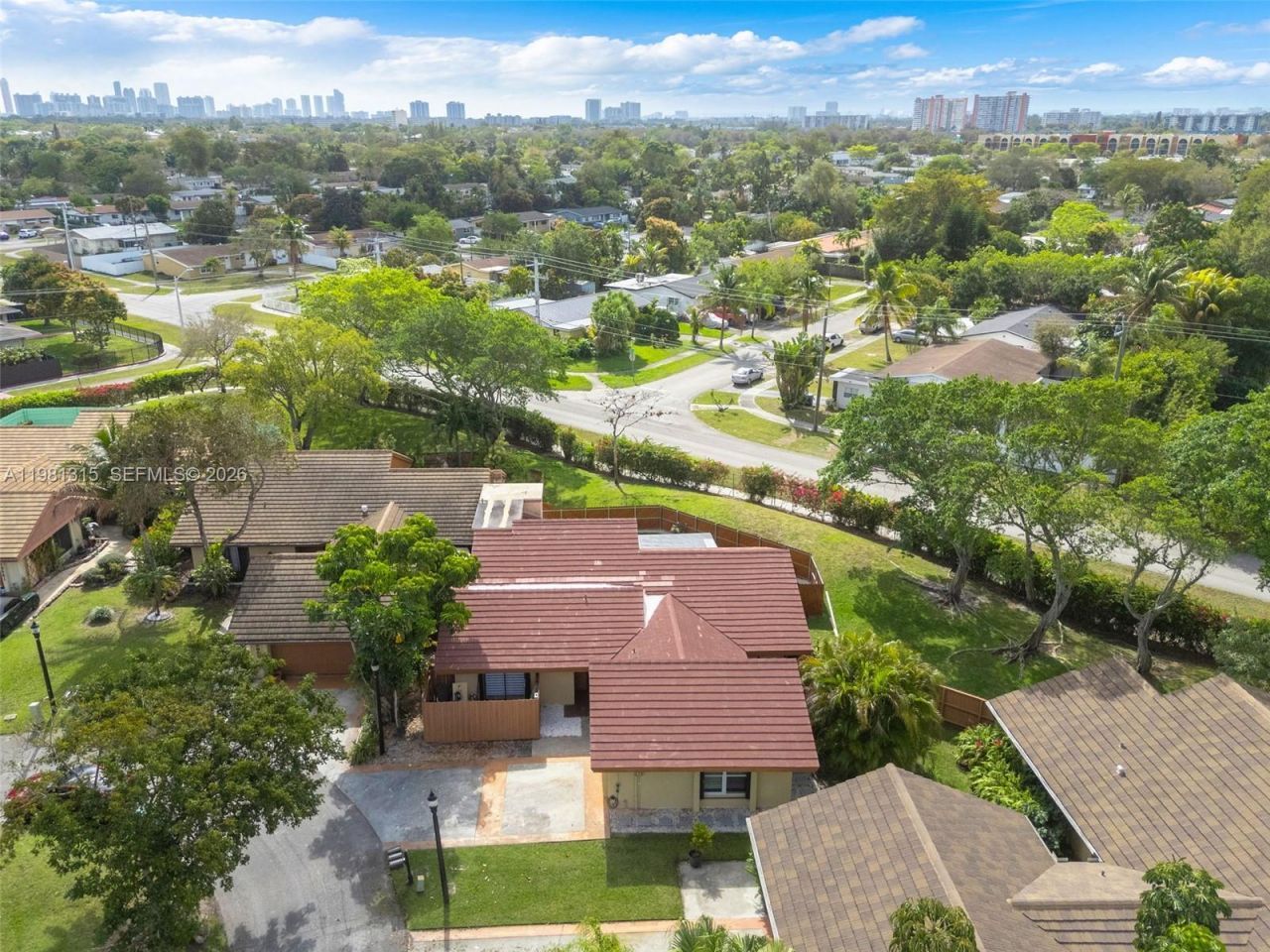 19951 NE 10th Place Way , Miami, FL 33179 Photo