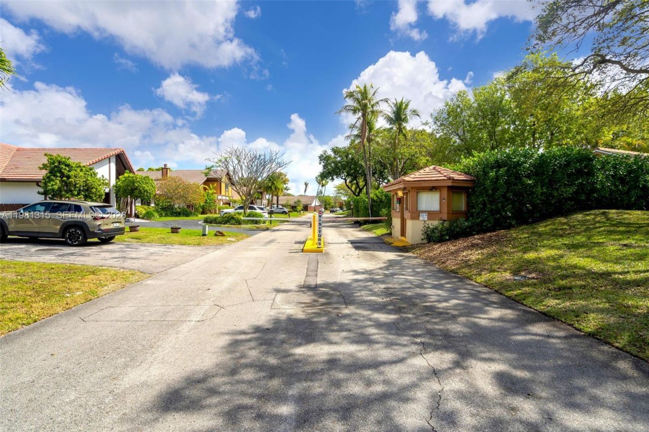 19951 NE 10th Place Way, Miami, FL 33179 Photo