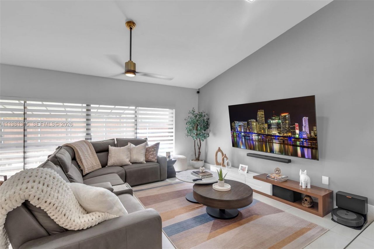 19951 NE 10th Place Way, Miami, FL 33179 Photo