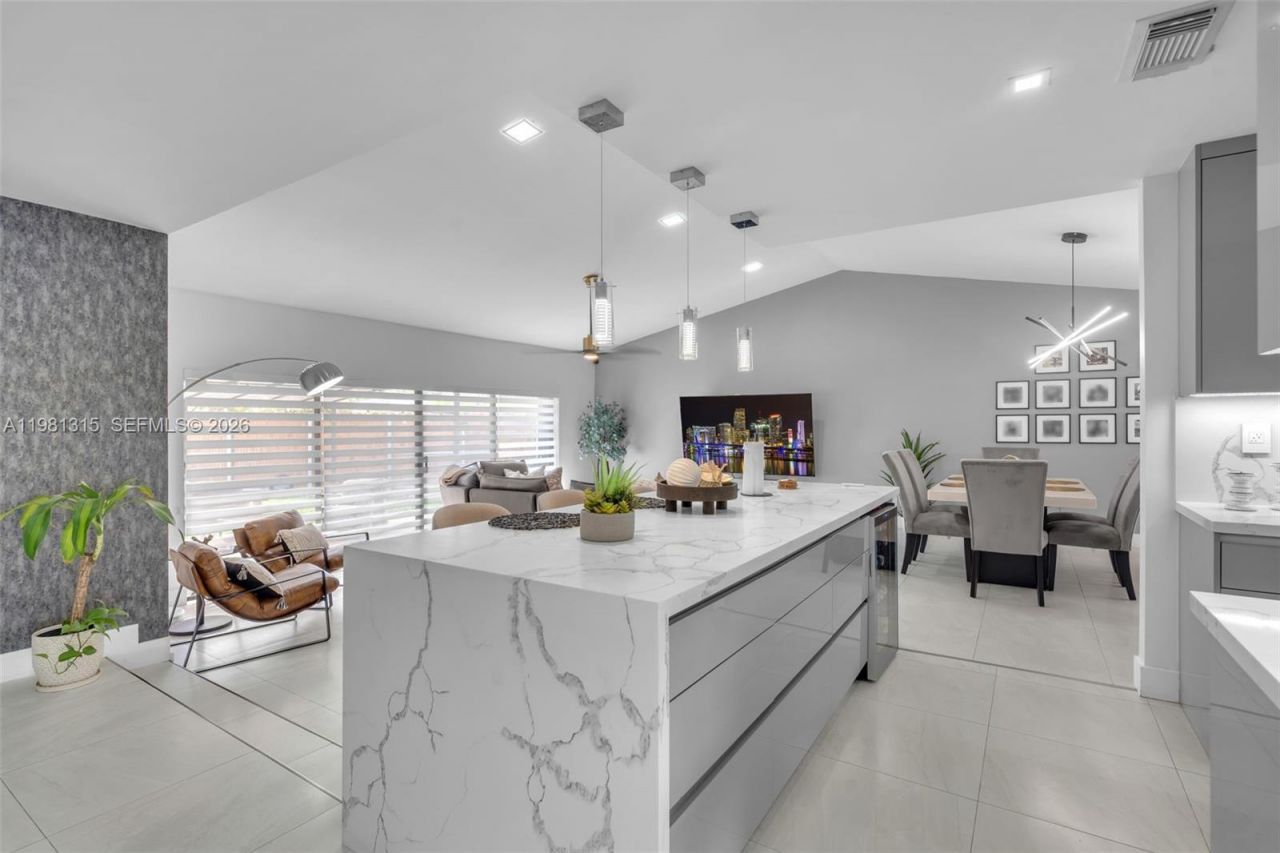 19951 NE 10th Place Way , Miami, FL 33179 Photo