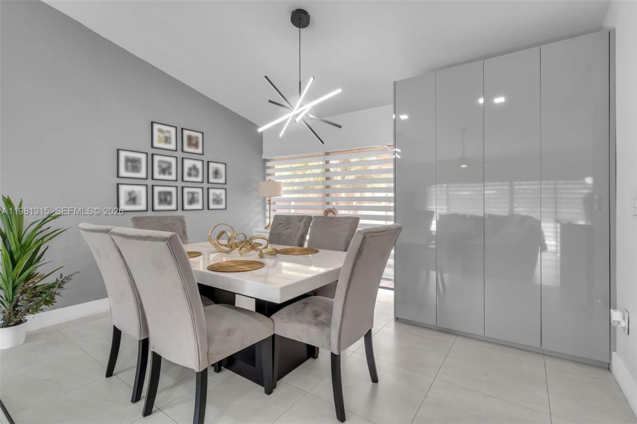 19951 NE 10th Place Way, Miami, FL 33179 Photo