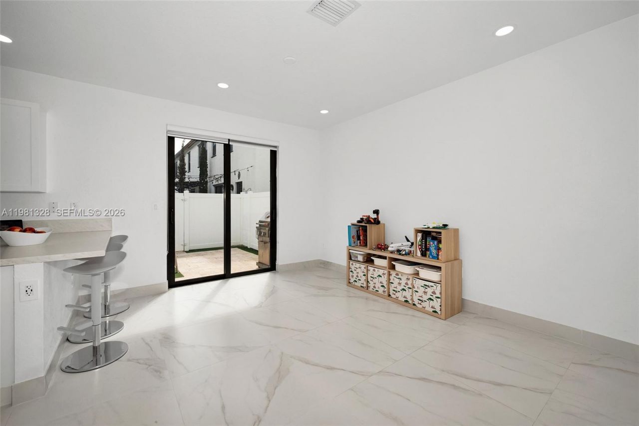 3438 W 104th Ter , Hialeah, FL 33018 Photo