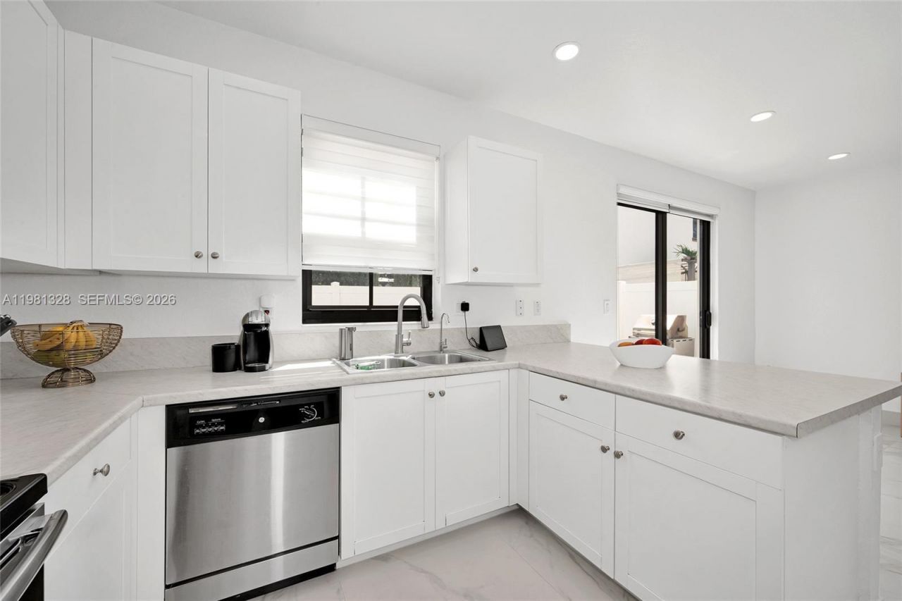 3438 W 104th Ter , Hialeah, FL 33018 Photo