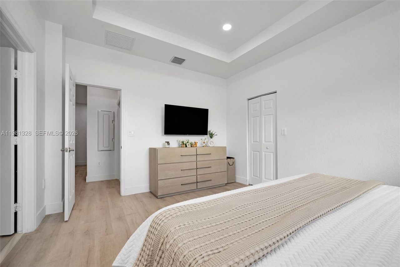 3438 W 104th Ter , Hialeah, FL 33018 Photo