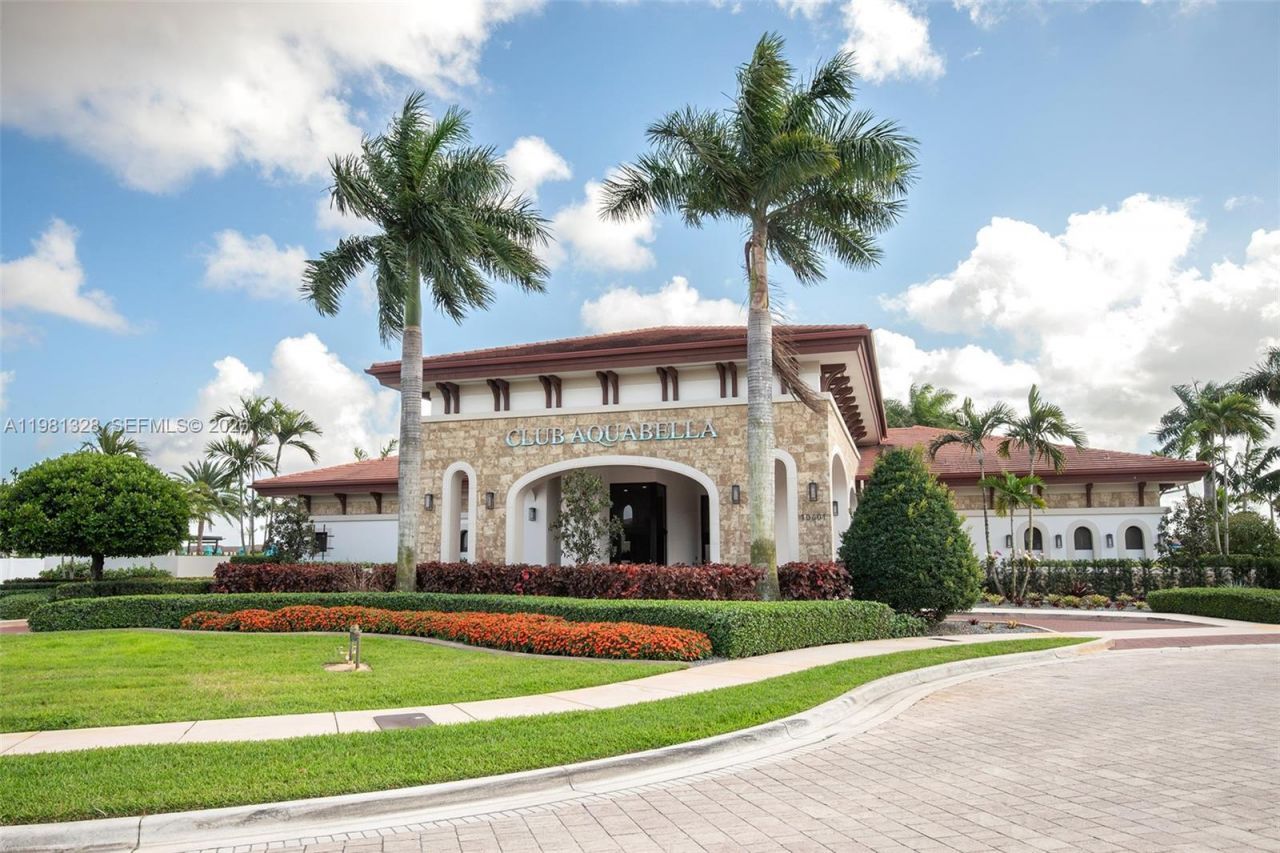 3438 W 104th Ter , Hialeah, FL 33018 Photo