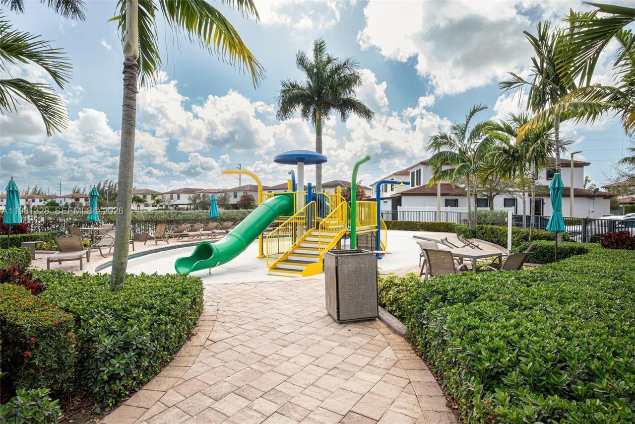 3438 W 104th Ter , Hialeah, FL 33018 Photo