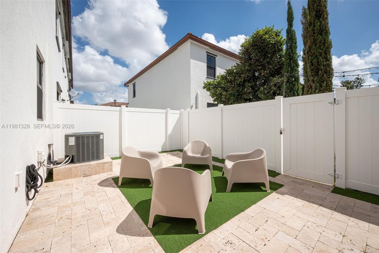 3438 W 104th Ter , Hialeah, FL 33018 Photo