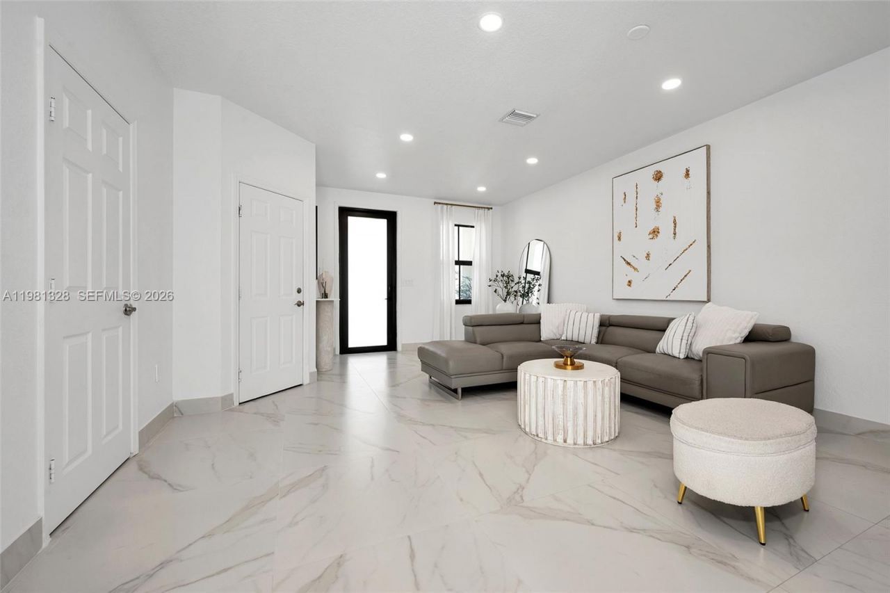 3438 W 104th Ter , Hialeah, FL 33018 Photo