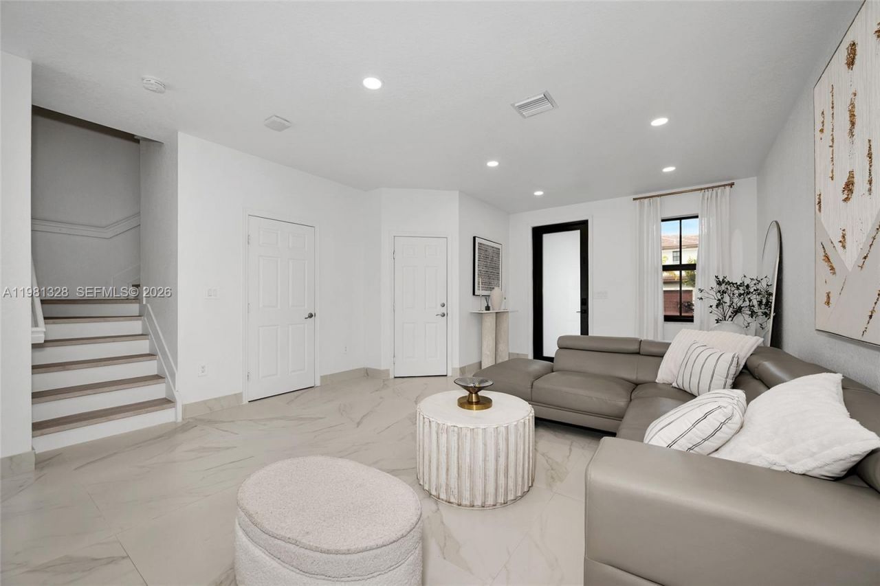 3438 W 104th Ter , Hialeah, FL 33018 Photo