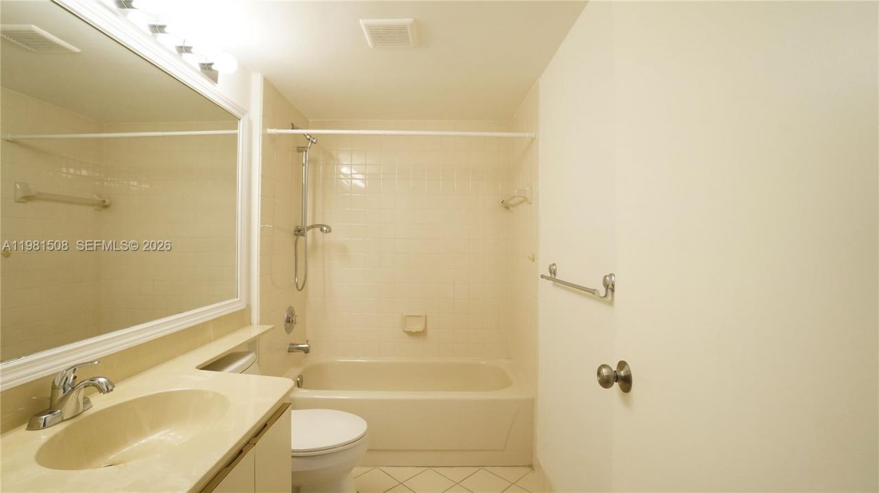 2761 Village Blvd, Unit 304, West Palm Beach, FL 33409 Photo