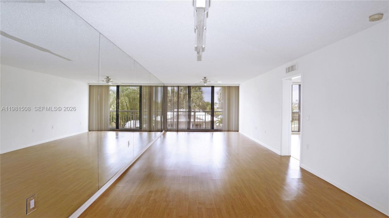 2761 Village Blvd, Unit 304, West Palm Beach, FL 33409 Photo