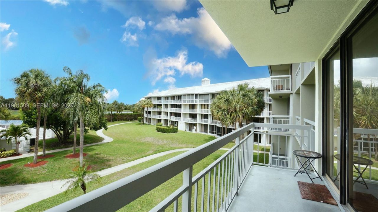 2761 Village Blvd, Unit 304, West Palm Beach, FL 33409 Photo