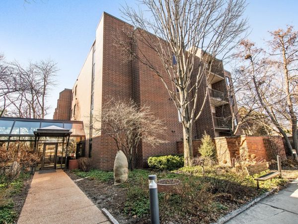 2150 Bouterse Street, Unit 205, Park Ridge, IL 60068