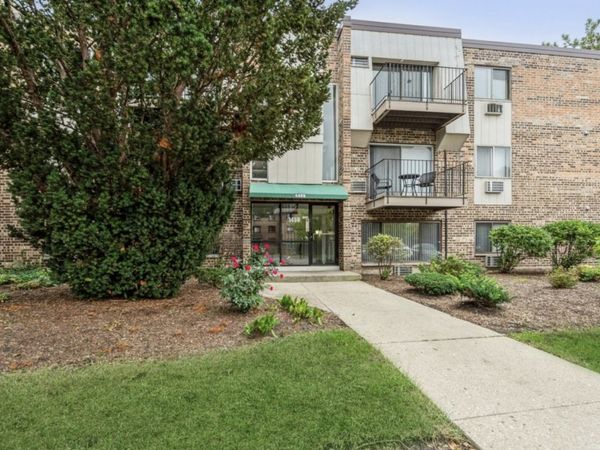 1459 N Winslowe Drive, Unit 301, Palatine, IL 60074