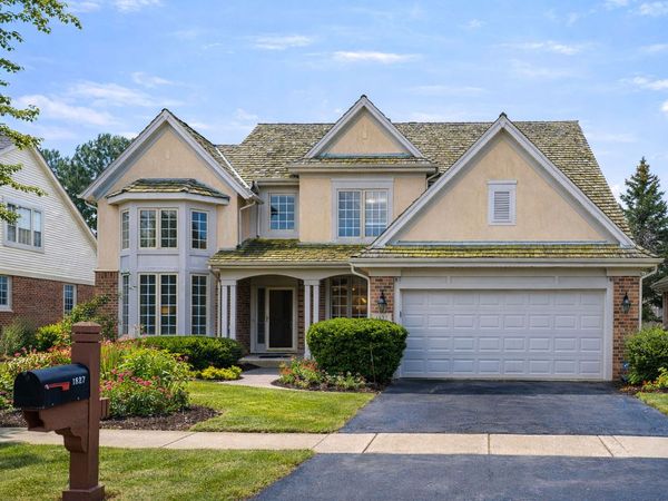 1827 WATERBURY Circle, Glenview, IL 60025