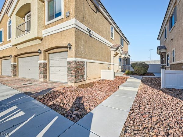 6637 Lookout Lodge Lane, Unit 1, North Las Vegas, NV 89084