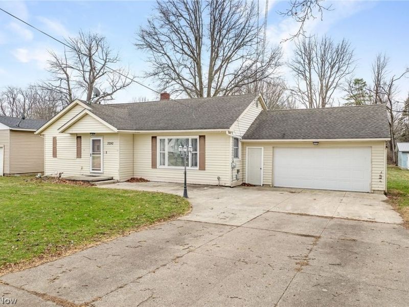 3290 NW Sweitzer Street NW, Uniontown, OH 44685 Photo 2
