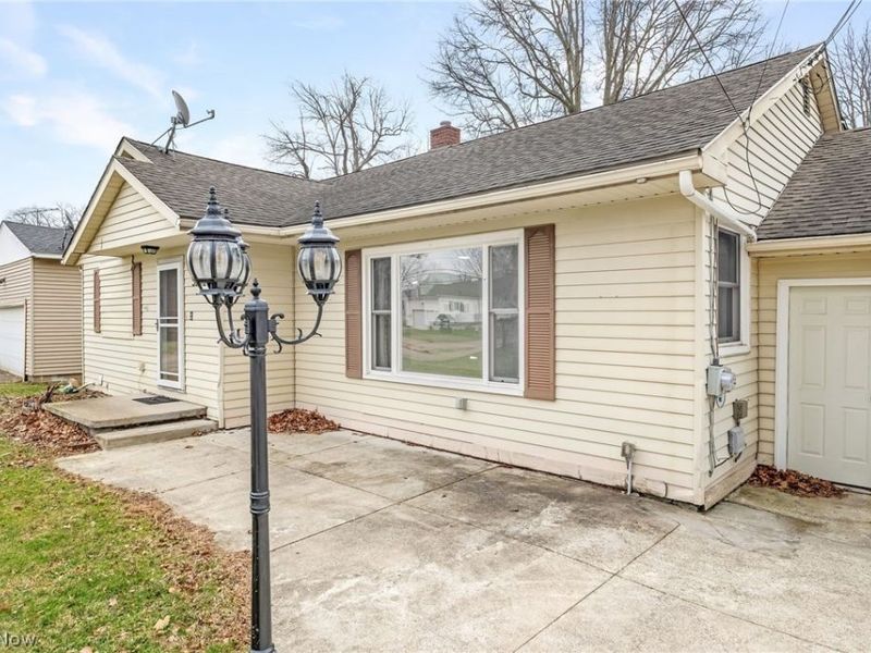 3290 NW Sweitzer Street NW, Uniontown, OH 44685 Photo 3