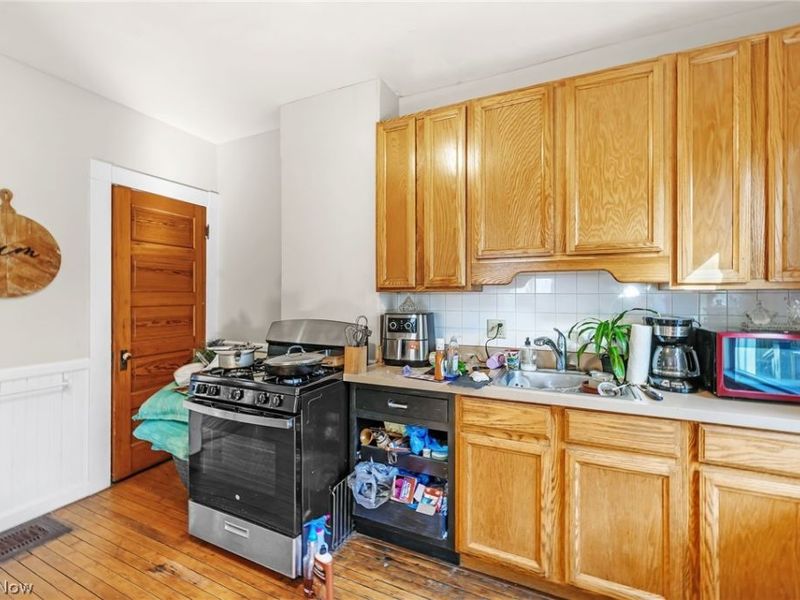 1303 Castle Avenue, Cleveland, OH 44113 Photo 12