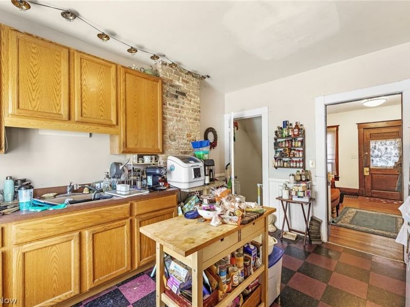1303 Castle Avenue, Cleveland, OH 44113 Photo 16