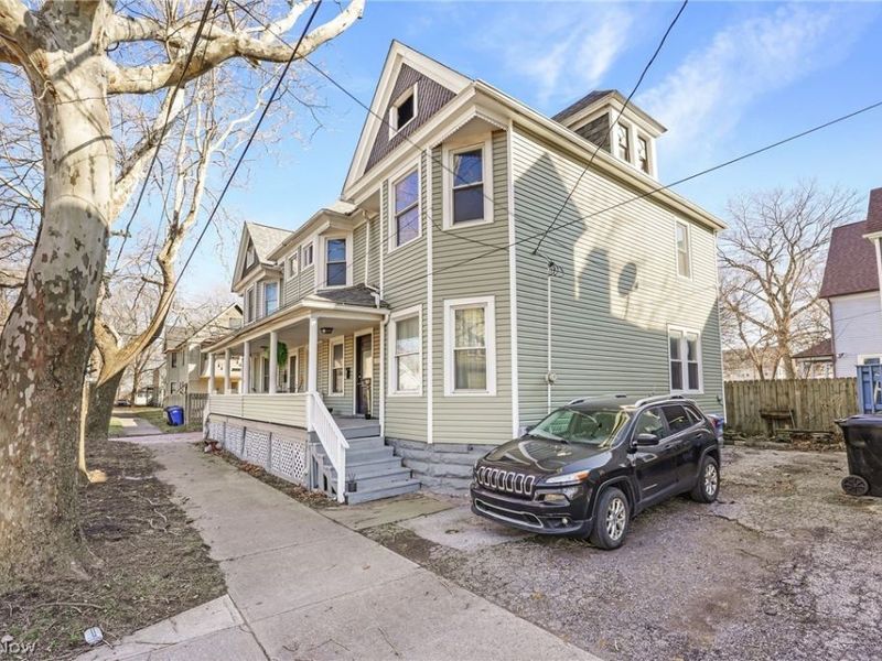 1303 Castle Avenue, Cleveland, OH 44113 Photo 2