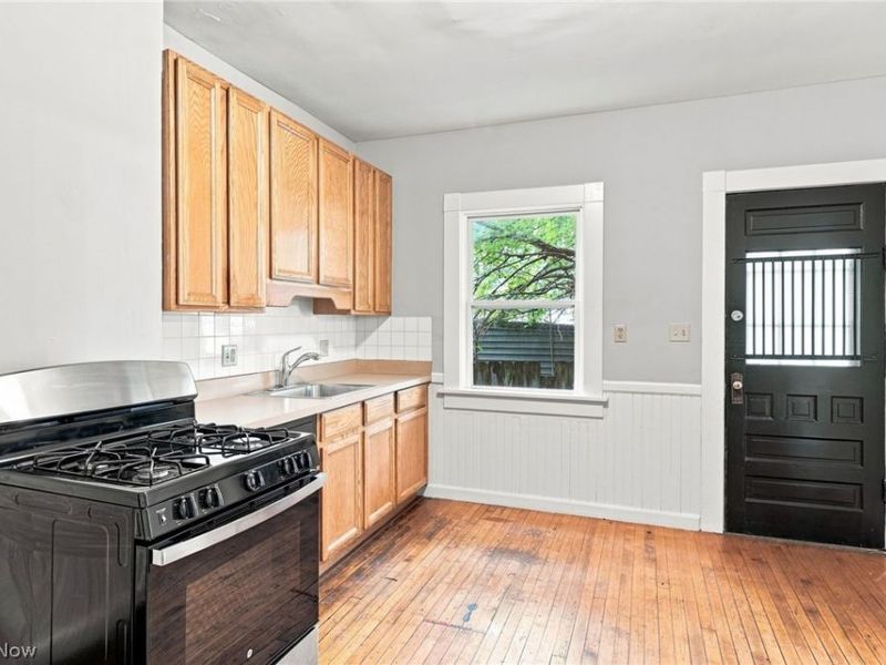 1303 Castle Avenue, Cleveland, OH 44113 Photo 5
