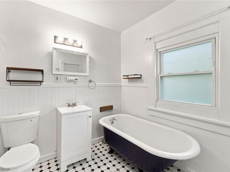 1303 Castle Avenue, Cleveland, OH 44113 Photo 7