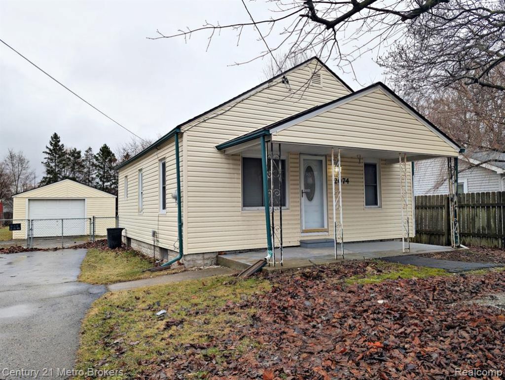 2074 N Center Road, Burton, MI 48509 Main Photo